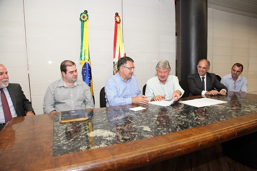 assinatura_governo_do_estado_e_aresc_produtor_de_agua_20160701_1322685975 Assinatura de Renovação e Convênio com São Joaquim